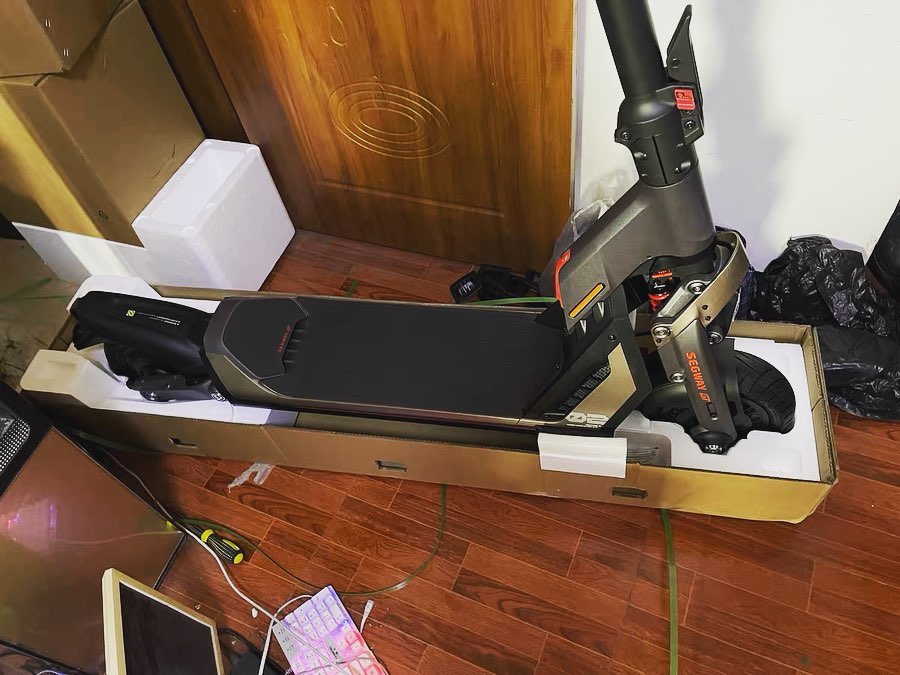 SEGWAY GT2 SUPERSCOOTER SEGWAY GT2 SUPERSCOOTER